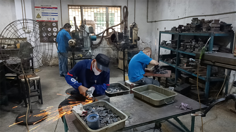 模具车间制作样板.jpg
