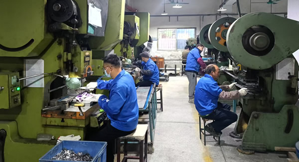 广有五金火了！阿里实拍揭秘：好合页是这样造出来的|广有五金&东莞合页